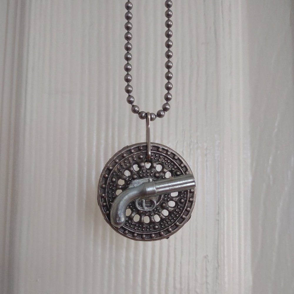 Revolver necklace